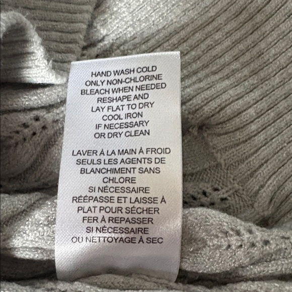 T Tahari Grey Sweater size S - Picture 8 of 8